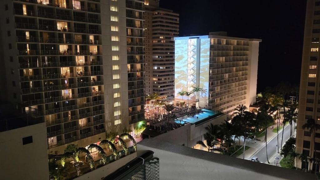 Waikiki Condo 2 Bedrooms 2 Bathrooms With 1 Free Parking Space Honolulu Exterior photo