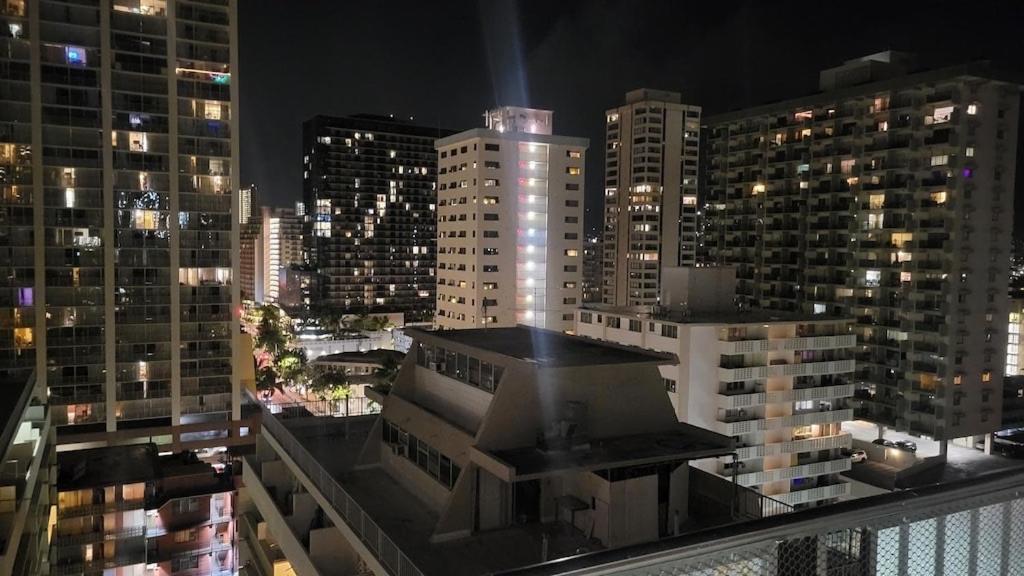Waikiki Condo 2 Bedrooms 2 Bathrooms With 1 Free Parking Space Honolulu Exterior photo