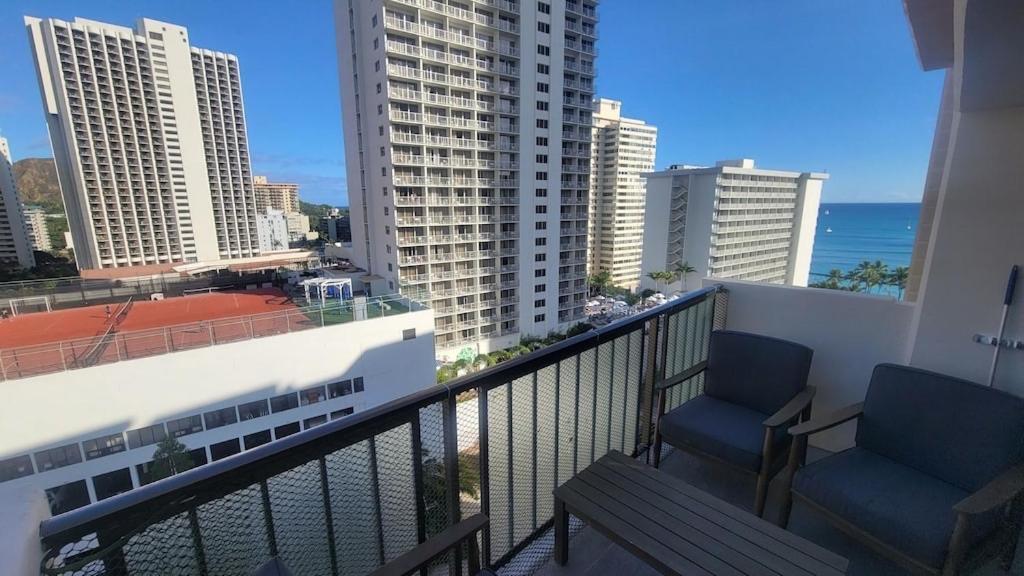 Waikiki Condo 2 Bedrooms 2 Bathrooms With 1 Free Parking Space Honolulu Exterior photo