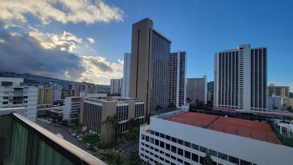 Waikiki Condo 2 Bedrooms 2 Bathrooms With 1 Free Parking Space Honolulu Exterior photo